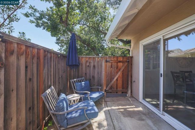1002 Pinehurst Ct, Concord, CA 94521