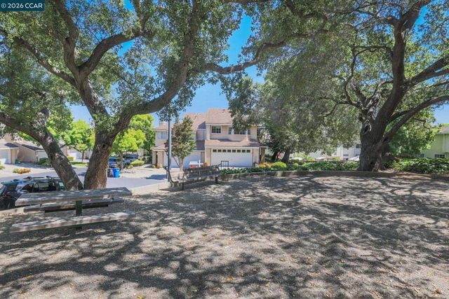 1002 Pinehurst Ct, Concord, CA 94521