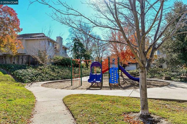 1002 Pinehurst Ct, Concord, CA 94521