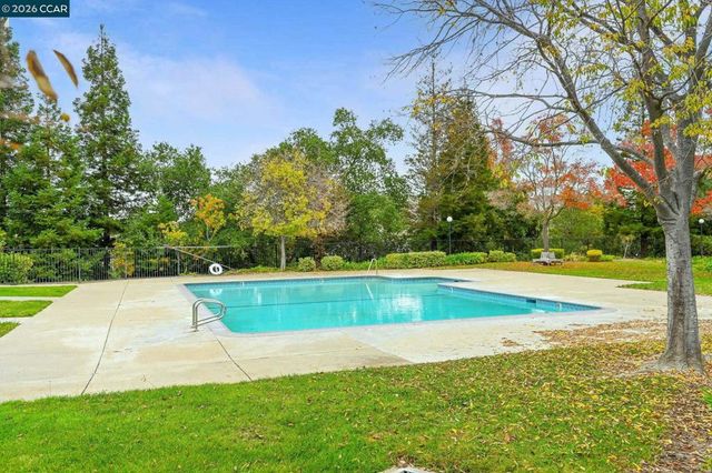 1002 Pinehurst Ct, Concord, CA 94521