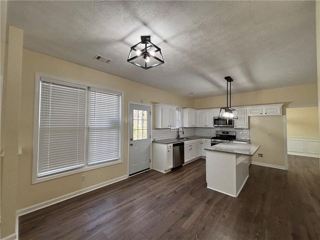 3819 Wheaton Court, Snellville, GA 30039