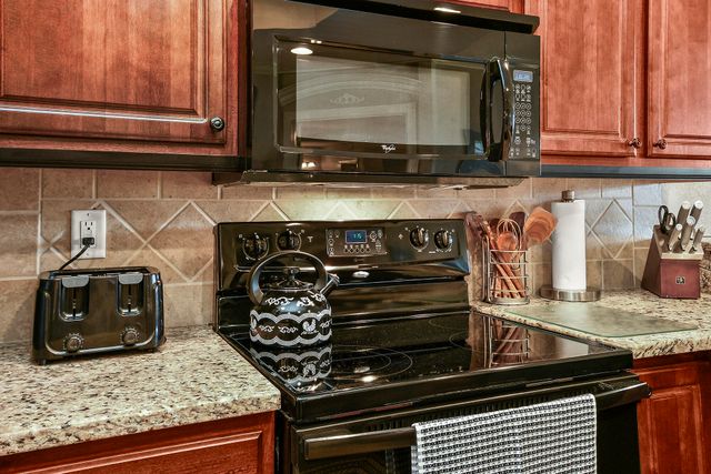 300 Glory Rd, Bldg 11, Unit 1, Branson, MO 65616