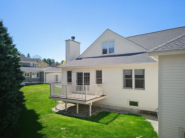 9 Pebble Beach Drive, Bedford, NH 03110