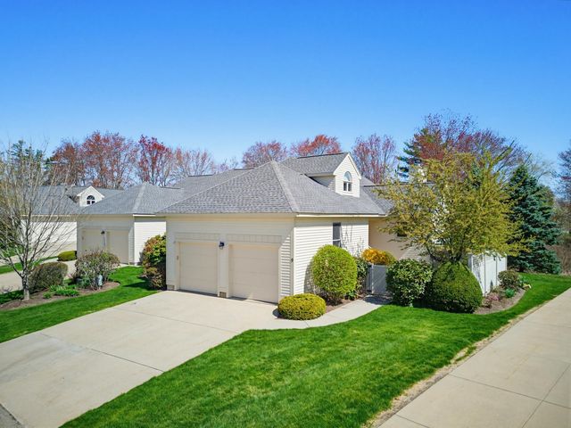 9 Pebble Beach Drive, Bedford, NH 03110