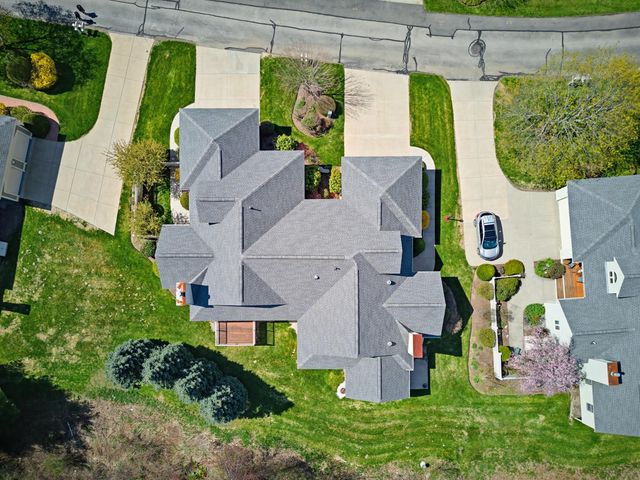 9 Pebble Beach Drive, Bedford, NH 03110