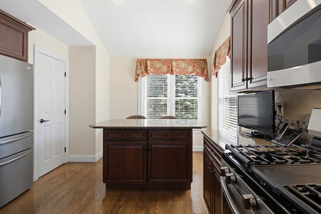9 Pebble Beach Drive, Bedford, NH 03110