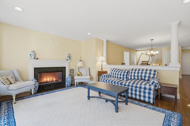 9 Pebble Beach Drive, Bedford, NH 03110