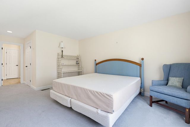 9 Pebble Beach Drive, Bedford, NH 03110