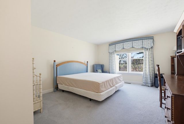 9 Pebble Beach Drive, Bedford, NH 03110