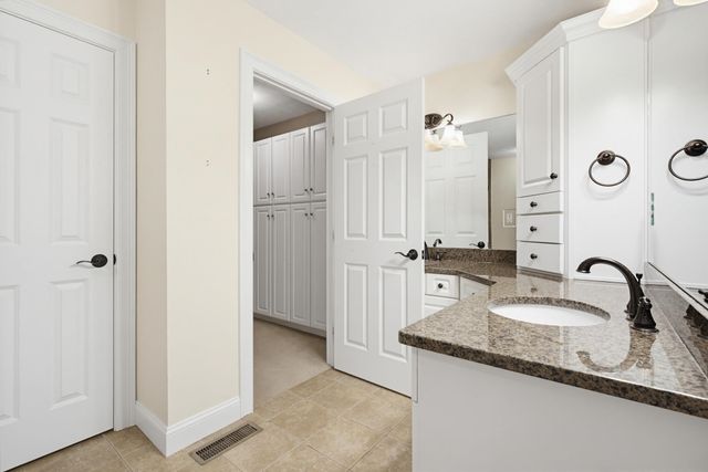 9 Pebble Beach Drive, Bedford, NH 03110
