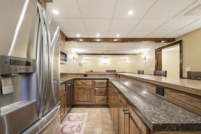 9 Pebble Beach Drive, Bedford, NH 03110