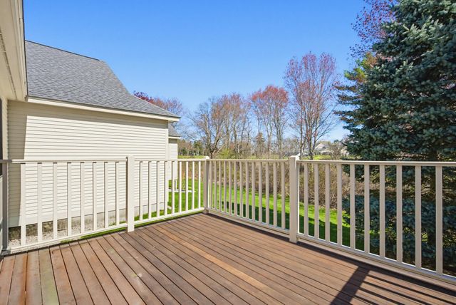 9 Pebble Beach Drive, Bedford, NH 03110