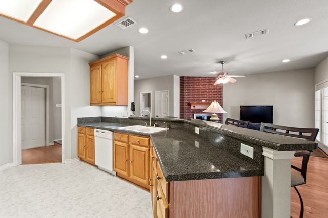1237 Beachview, Seven Points, TX 75143