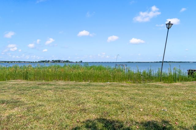 1237 Beachview, Seven Points, TX 75143