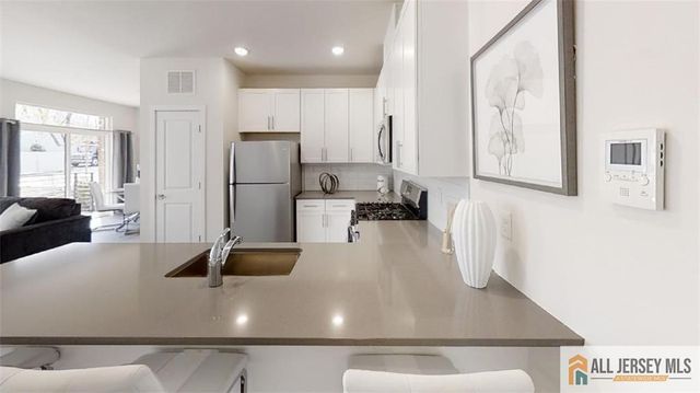 19 Stelton Road, Piscataway, NJ 08854