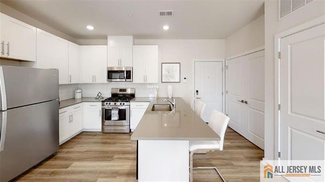 19 Stelton Road, Piscataway, NJ 08854