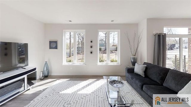 19 Stelton Road, Piscataway, NJ 08854