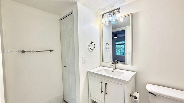 4220 San Marino Blvd 303, West Palm Beach, FL 33409