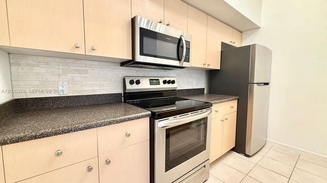 4220 San Marino Blvd 303, West Palm Beach, FL 33409
