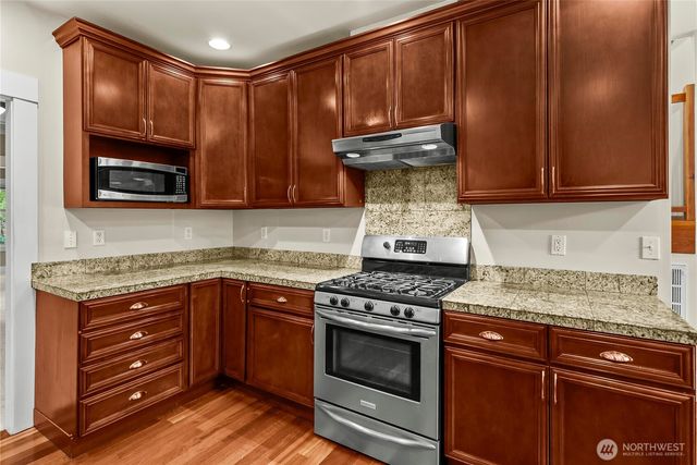 518 W Pioneer, Puyallup, WA 98371