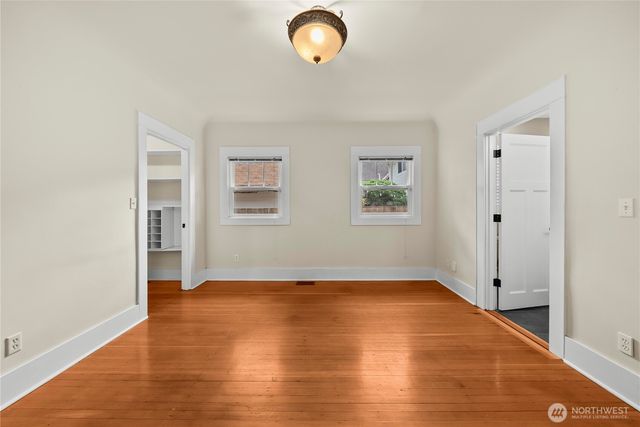 518 W Pioneer, Puyallup, WA 98371