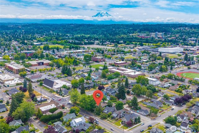 518 W Pioneer, Puyallup, WA 98371