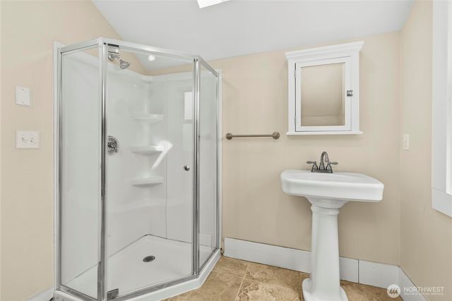 518 W Pioneer, Puyallup, WA 98371