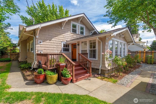 518 W Pioneer, Puyallup, WA 98371