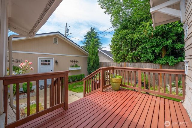 518 W Pioneer, Puyallup, WA 98371