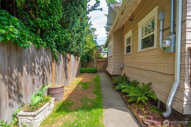 518 W Pioneer, Puyallup, WA 98371