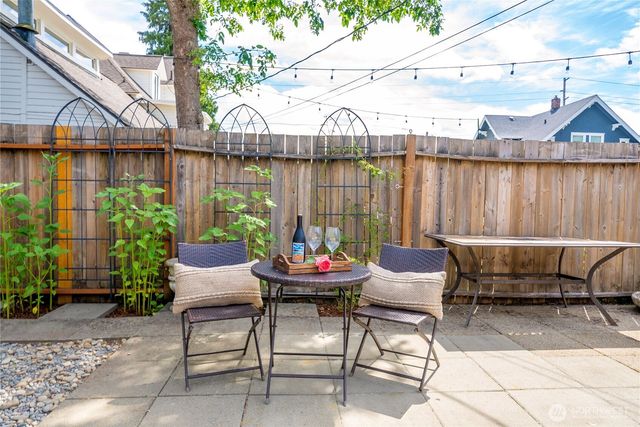 518 W Pioneer, Puyallup, WA 98371