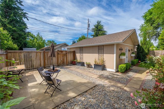 518 W Pioneer, Puyallup, WA 98371