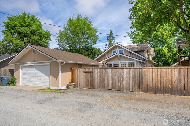 518 W Pioneer, Puyallup, WA 98371