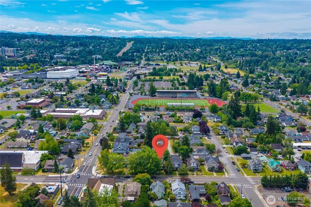 518 W Pioneer, Puyallup, WA 98371