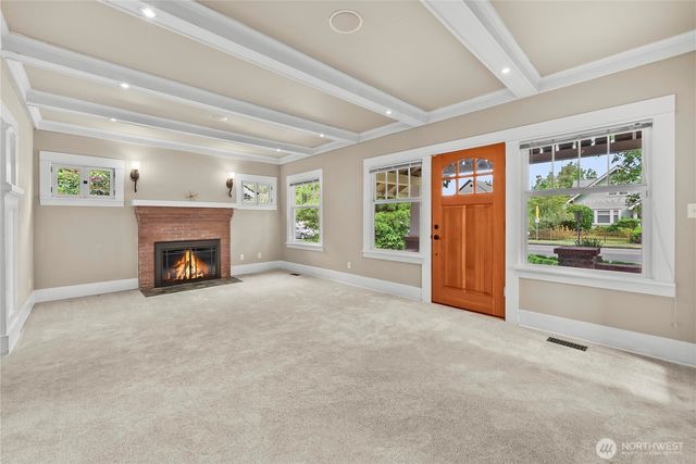 518 W Pioneer, Puyallup, WA 98371