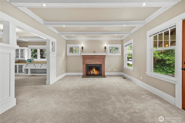 518 W Pioneer, Puyallup, WA 98371