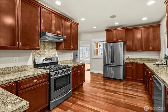 518 W Pioneer, Puyallup, WA 98371