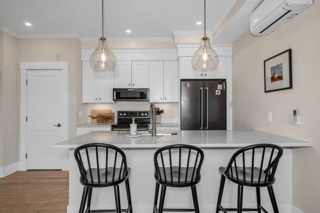 142 Main St 4, Amesbury, MA 01913
