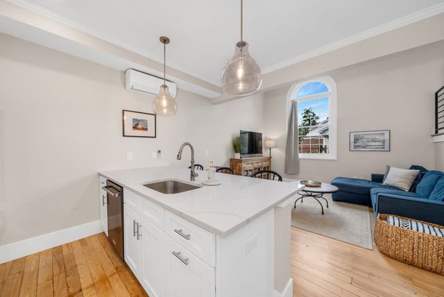 142 Main St 4, Amesbury, MA 01913