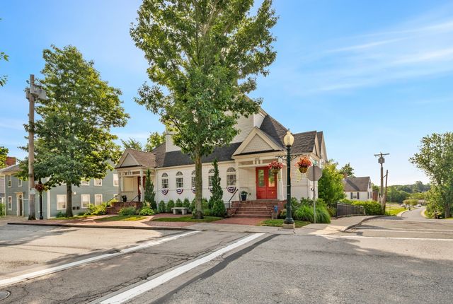 142 Main St 4, Amesbury, MA 01913