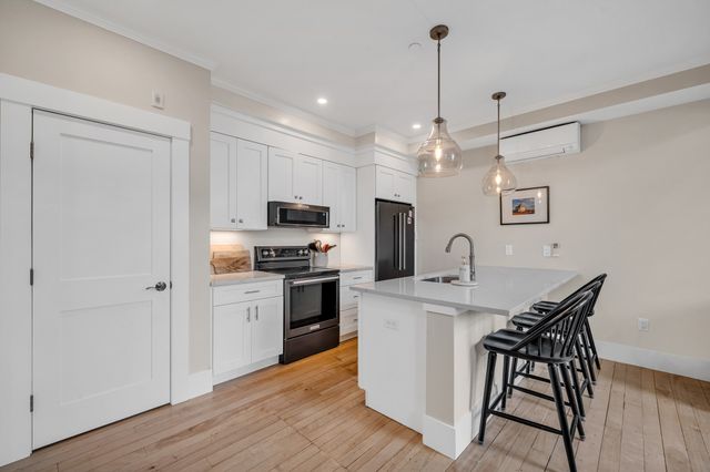 142 Main St 4, Amesbury, MA 01913