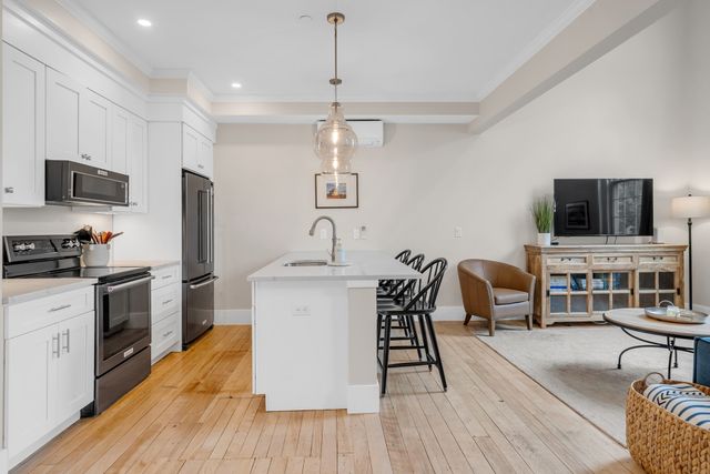 142 Main St 4, Amesbury, MA 01913