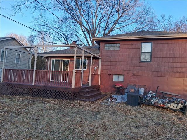 9316 Richmond Avenue, Kansas City, MO 64138