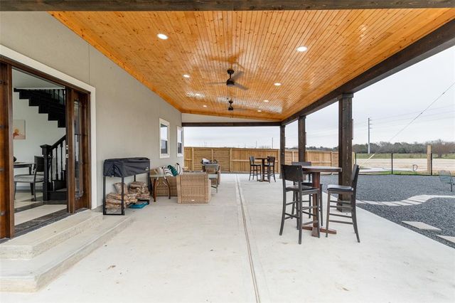 10867 Highway 36 S, Wallis, TX 77485