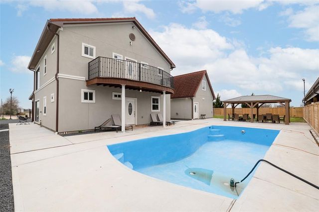 10867 Highway 36 S, Wallis, TX 77485