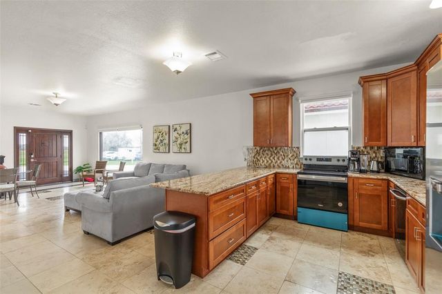 10867 Highway 36 S, Wallis, TX 77485