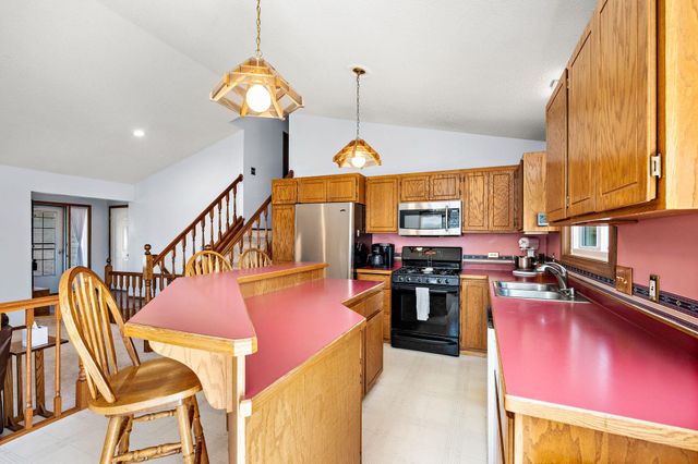 9237 Queens Gardens, Brooklyn Park, MN 55443