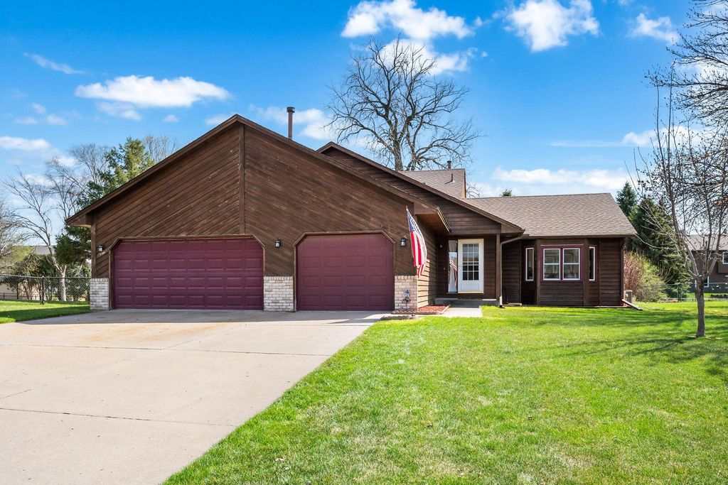 9237 Queens Gardens, Brooklyn Park, MN 55443