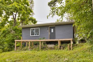 21 E Hillside Avenue, Des Moines, IA 50315