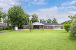1010 Adkins Road, Spring Valley Village, TX 77055